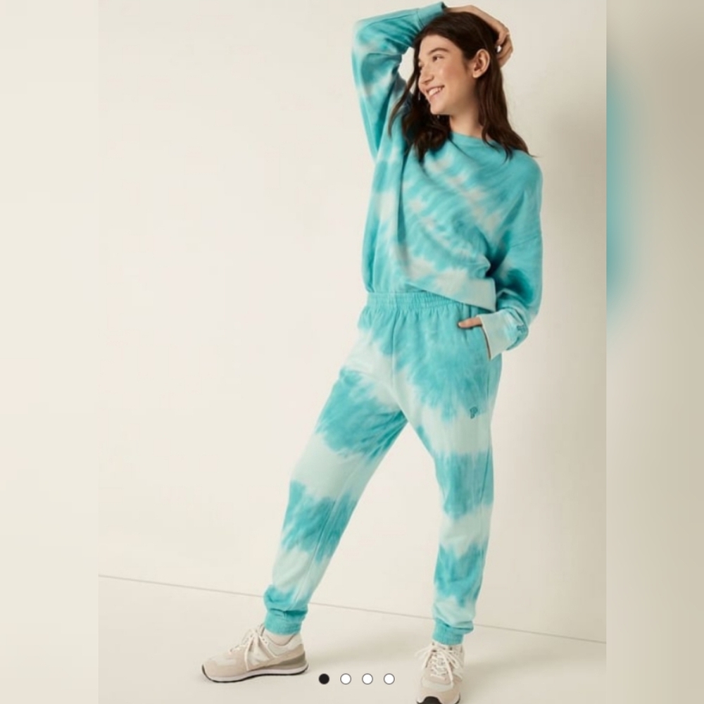 VS PINK Campus Pant & Pullover Set!